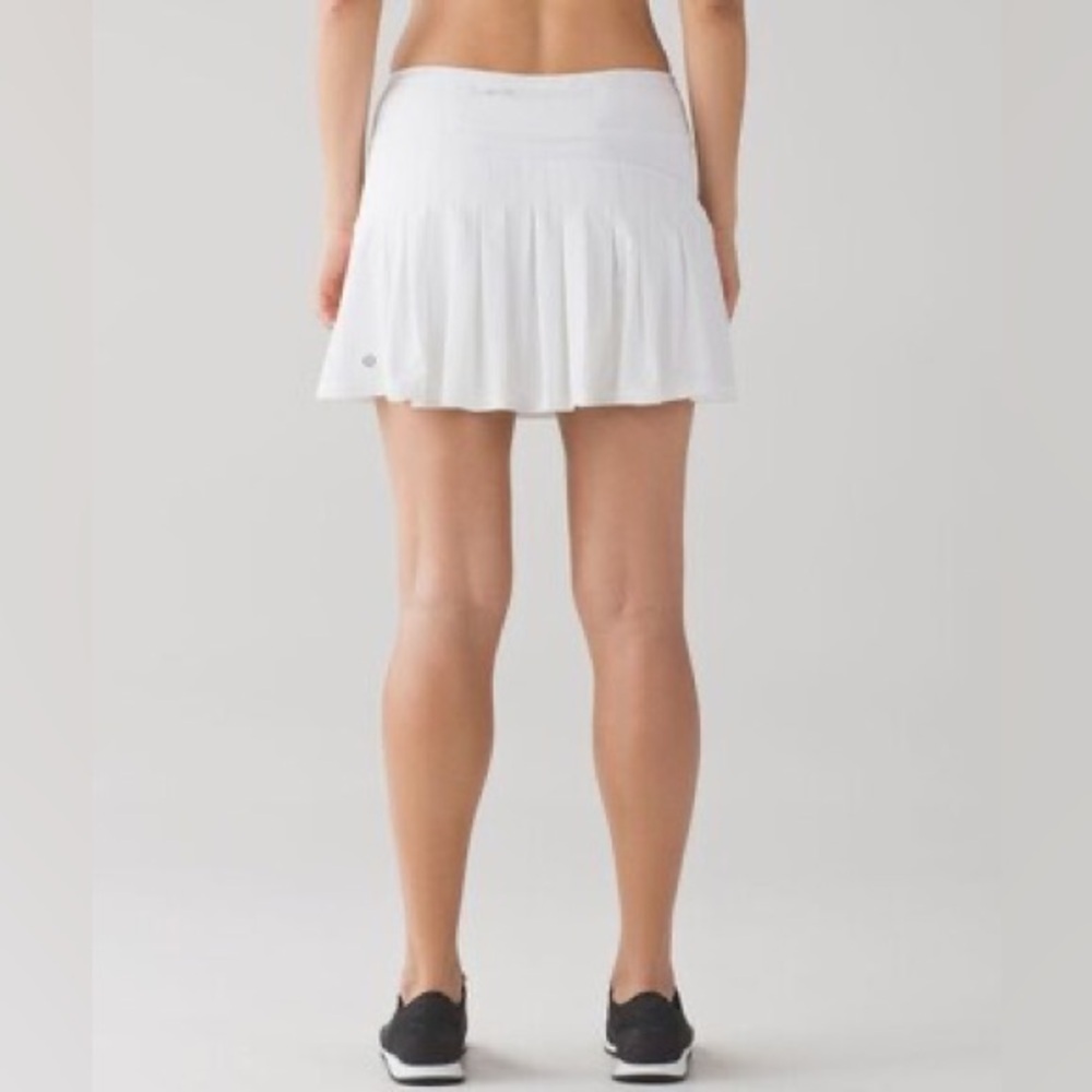 Lululemon Circuit Breaker Skirt in white size 6